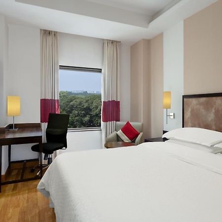 Four Points By Sheraton Vadodara Exterior foto