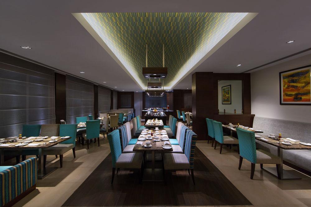 Four Points By Sheraton Vadodara Exterior foto