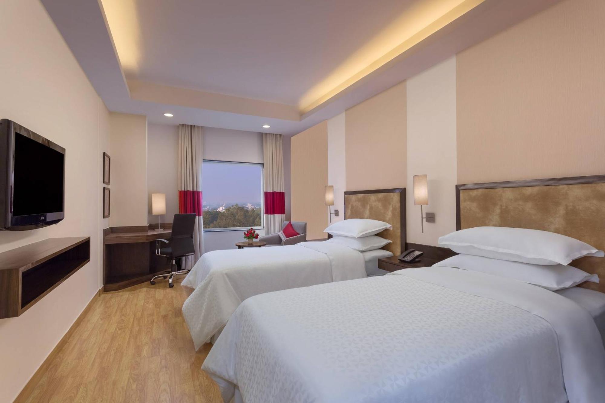 Four Points By Sheraton Vadodara Exterior foto