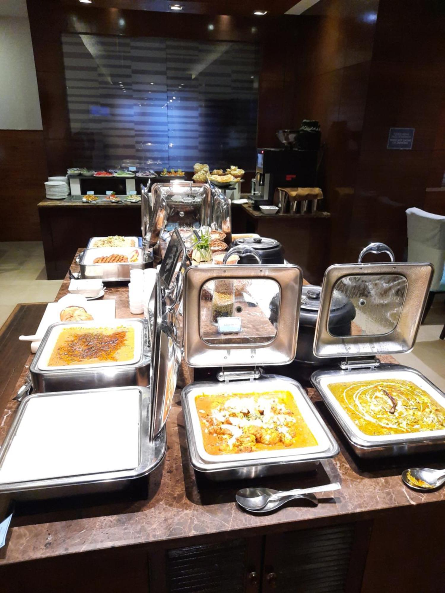 Four Points By Sheraton Vadodara Exterior foto