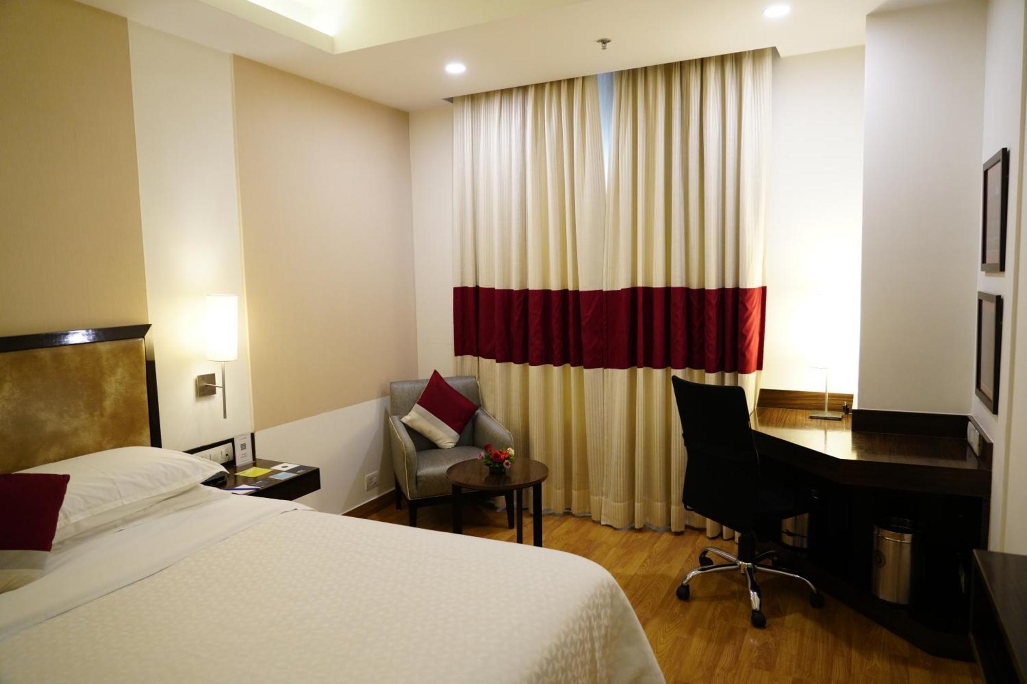 Four Points By Sheraton Vadodara Exterior foto