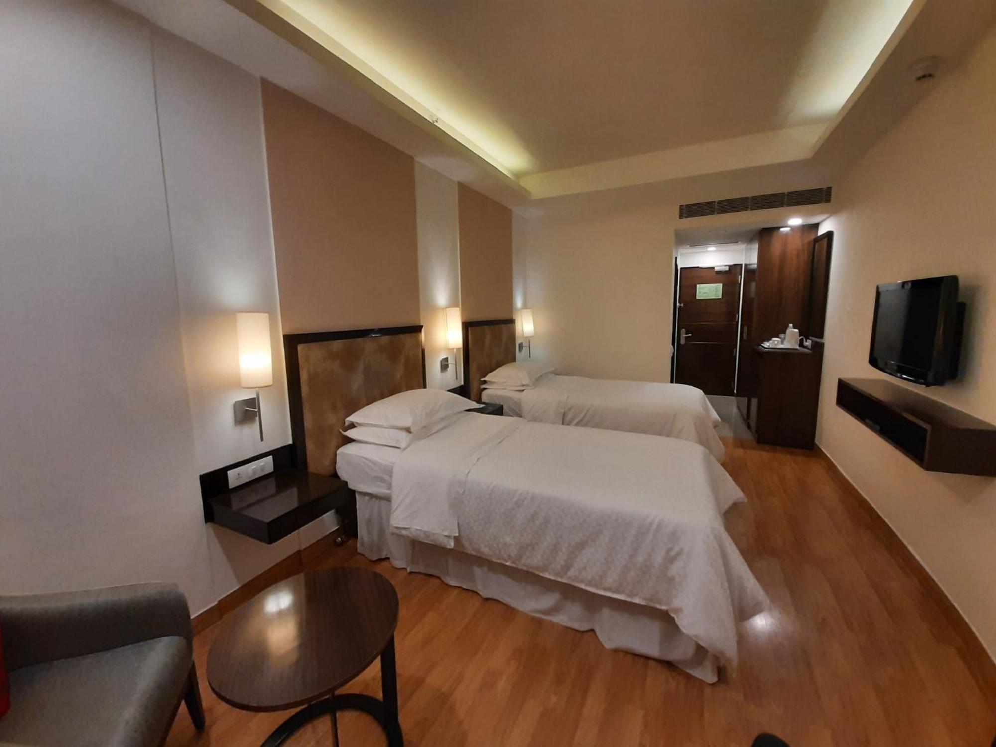 Four Points By Sheraton Vadodara Exterior foto