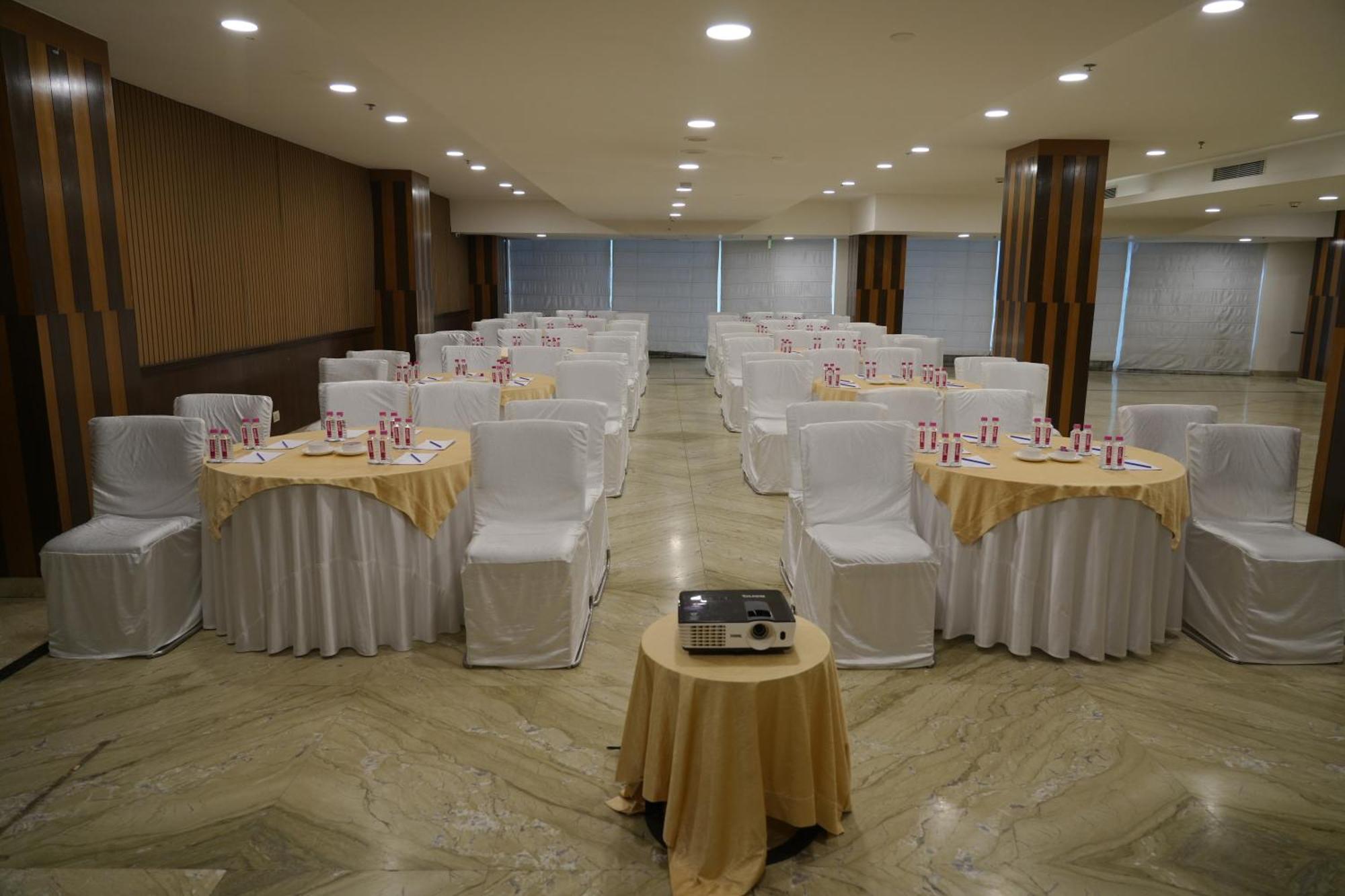 Four Points By Sheraton Vadodara Exterior foto