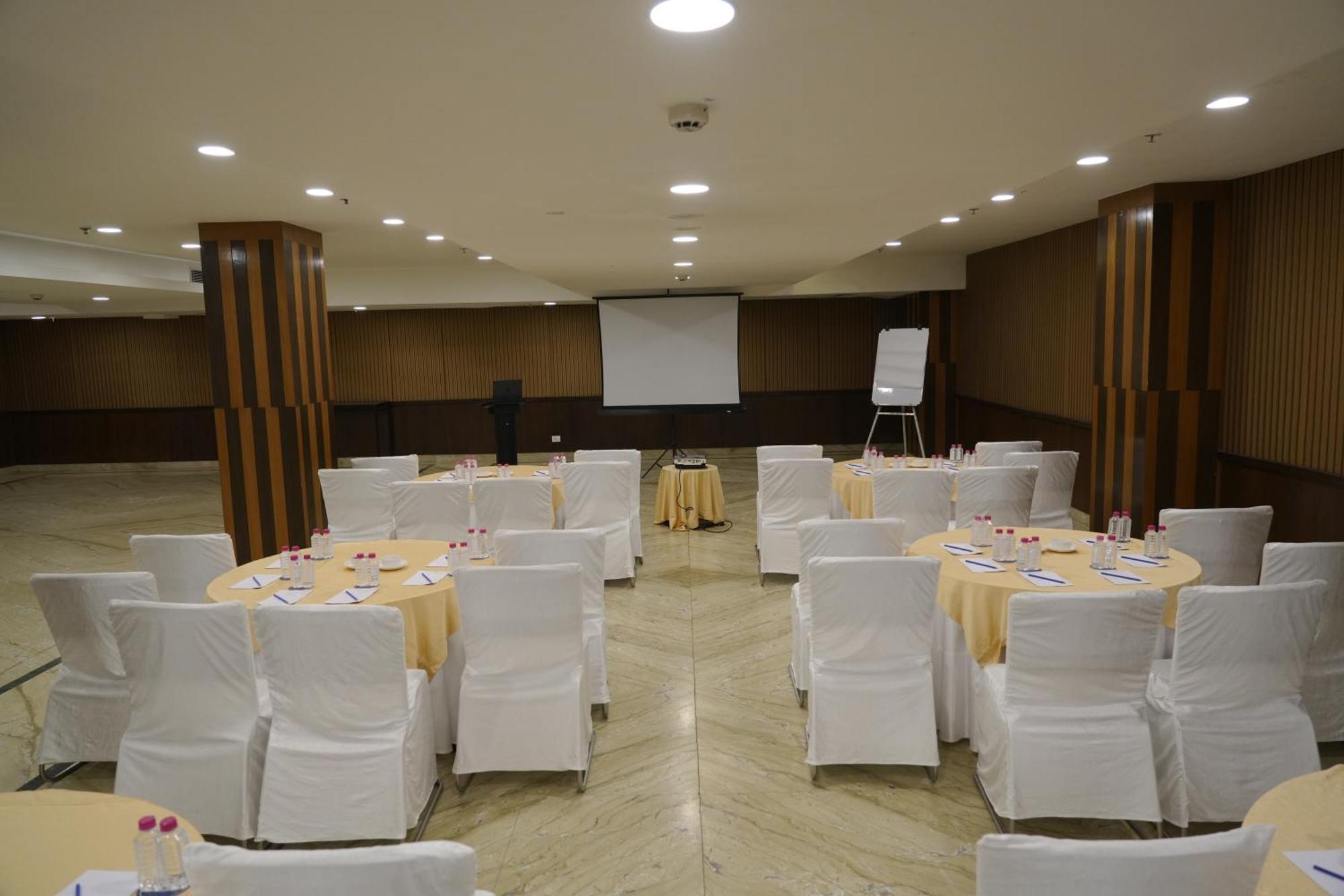 Four Points By Sheraton Vadodara Exterior foto