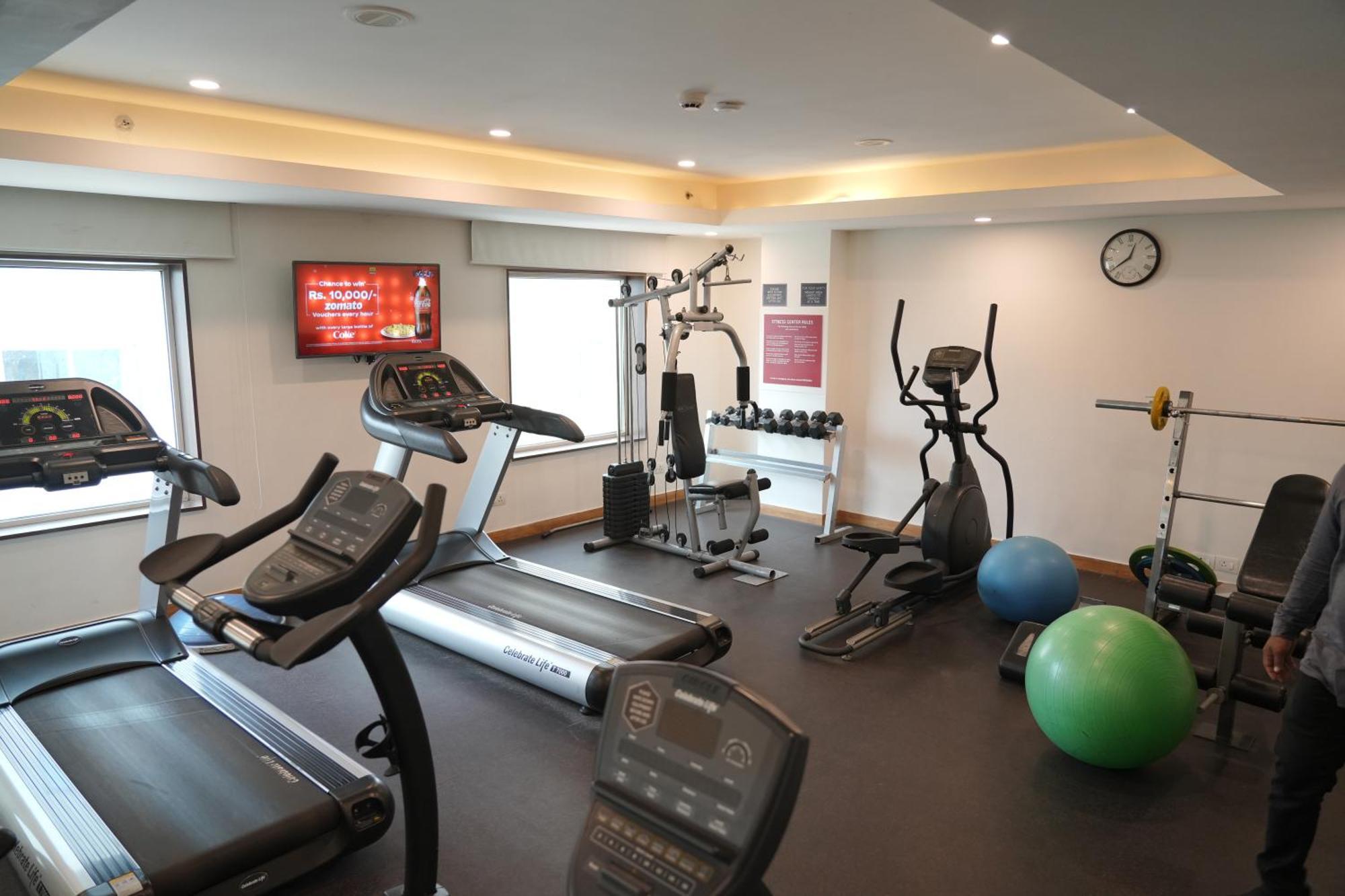 Four Points By Sheraton Vadodara Exterior foto