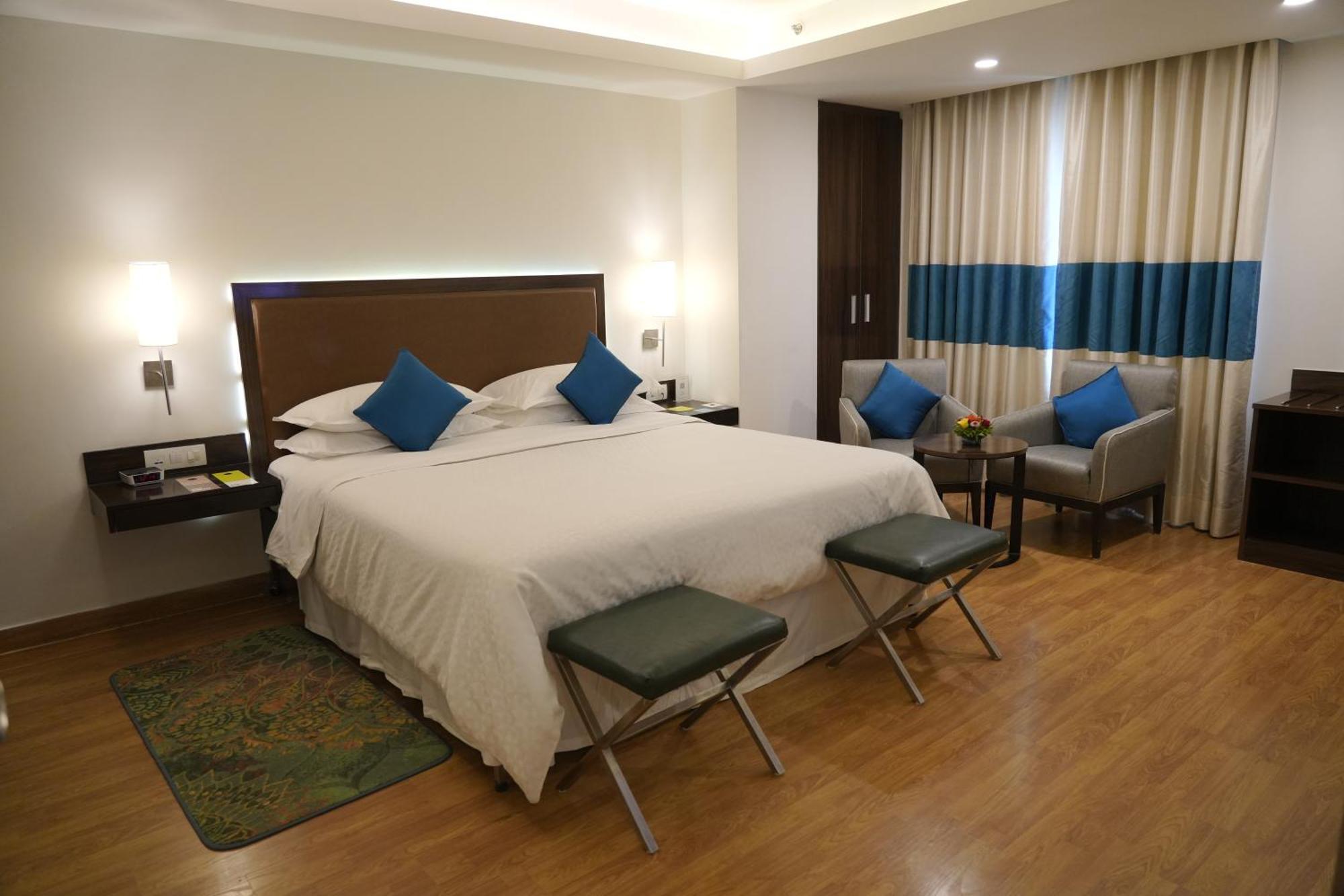 Four Points By Sheraton Vadodara Exterior foto
