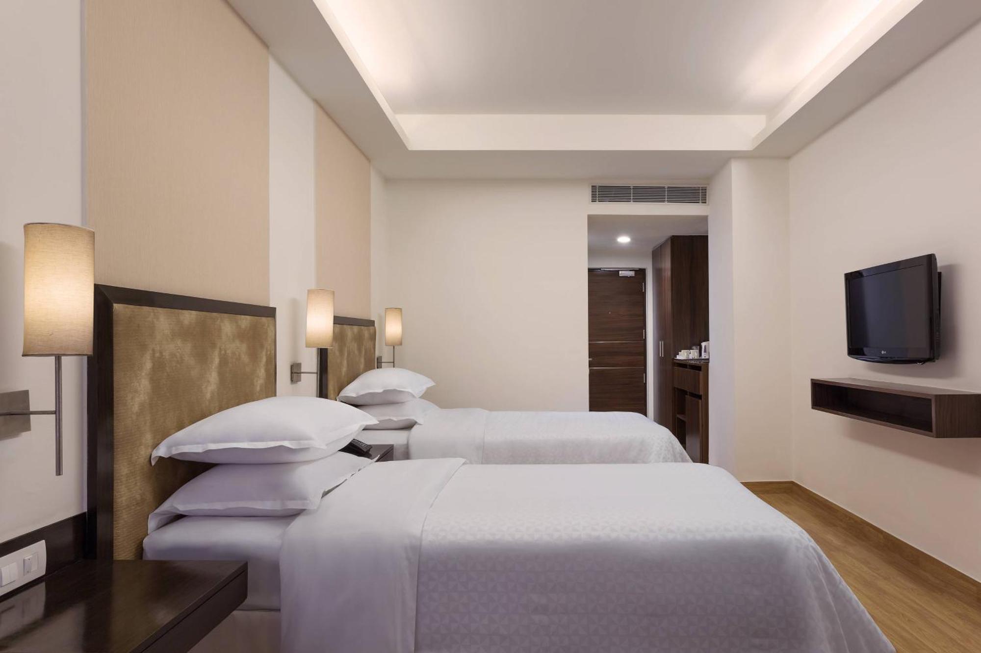 Four Points By Sheraton Vadodara Exterior foto
