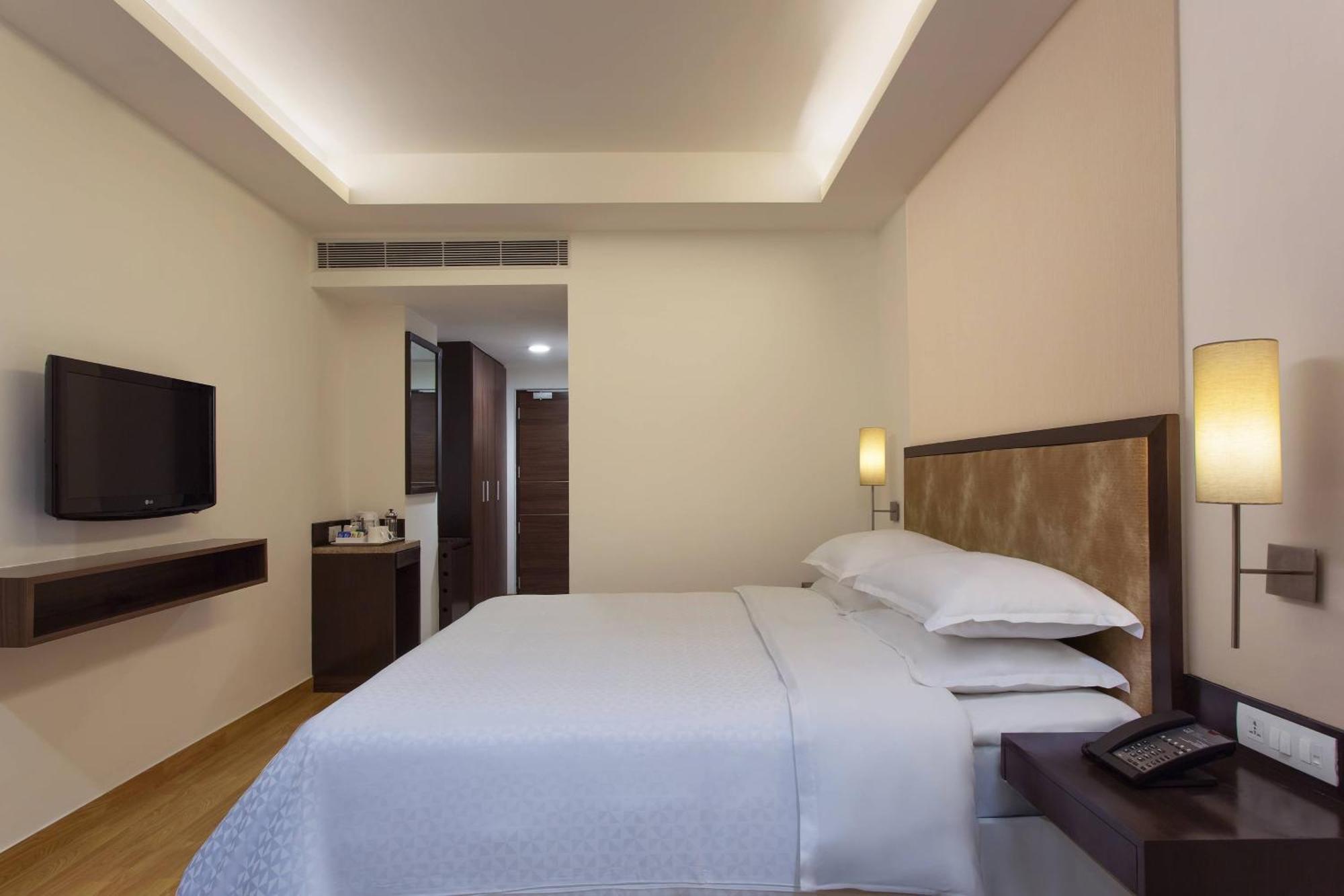 Four Points By Sheraton Vadodara Exterior foto